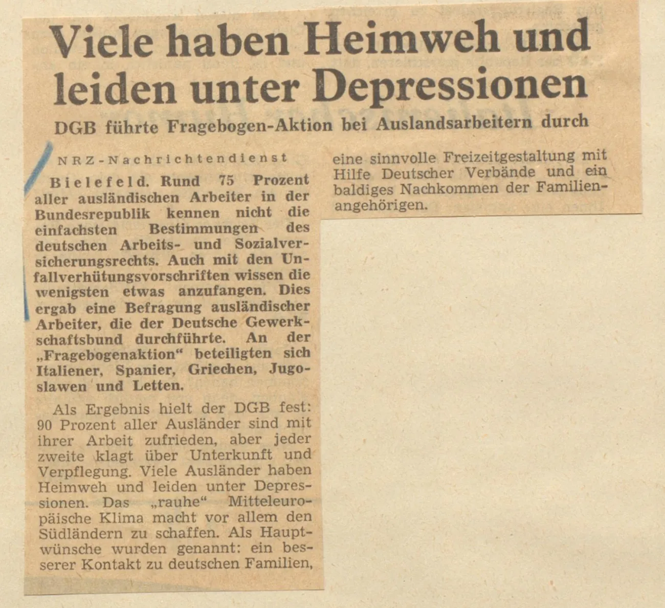 Zeitungsausschnitt mit der Überschrift „Viele haben Heimweh und leiden unter Depressionen“. Der Artikel fasst die Ergebnisse einer DGB-Befragung ausländischer Arbeitskräfte zusammen und berichtet über Heimweh, mangelnde Kenntnisse des deutschen Arbeits- und Sozialrechts sowie den Wunsch nach mehr Kontakt zu deutschen Familien und besseren Freizeitangeboten.
