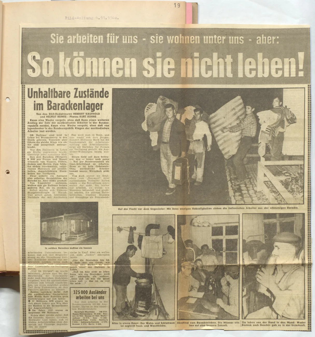 Zeitungsseite der Bild-Zeitung vom 4. November 1960 mit der Schlagzeile „So können sie nicht leben!“. Der Beitrag dokumentiert die schlechten Wohnbedingungen ausländischer Arbeitskräfte in Barackenlagern und zeigt Fotos der beengten Unterkünfte sowie von Arbeitern beim Auszug.