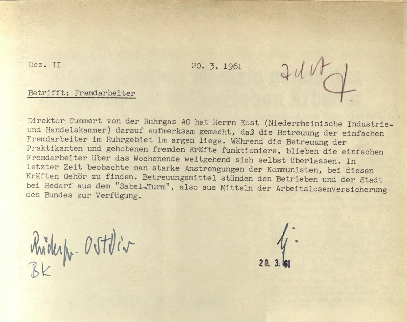 Maschinenschriftliches Schreiben vom 20. März 1961 mit dem Betreff „Fremdarbeiter“. Das Dokument thematisiert die Betreuung ausländischer Arbeitskräfte im Ruhrgebiet und äußert die Sorge, unzureichend betreute Beschäftigte könnten für kommunistischen Einfluss empfänglich sein.