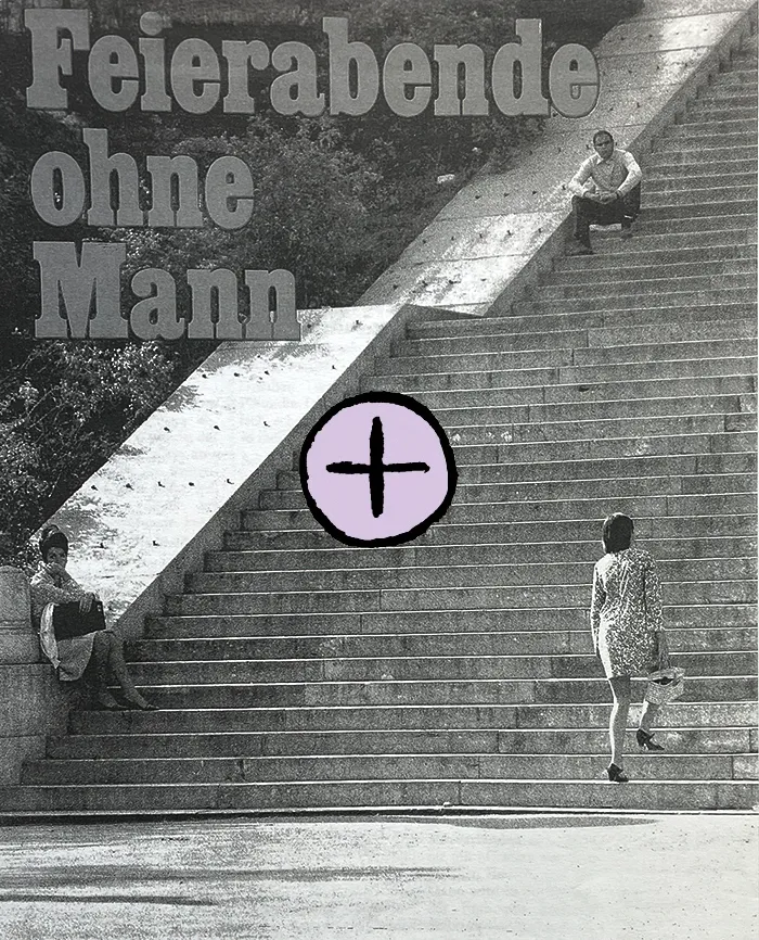 Eine Frau geht eine lange Treppe hoch, auf der ein Mann sitzt. Auf dem Bild steht der Titel „Feierabende ohne Mann“